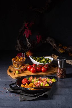 Brüksel lahanası - Pastırma - patatesli şiş