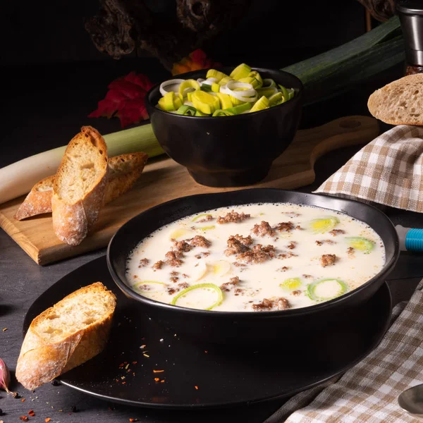 Leckere Käse Und Lauch Suppe Mit Hackfleisch — Stockfoto