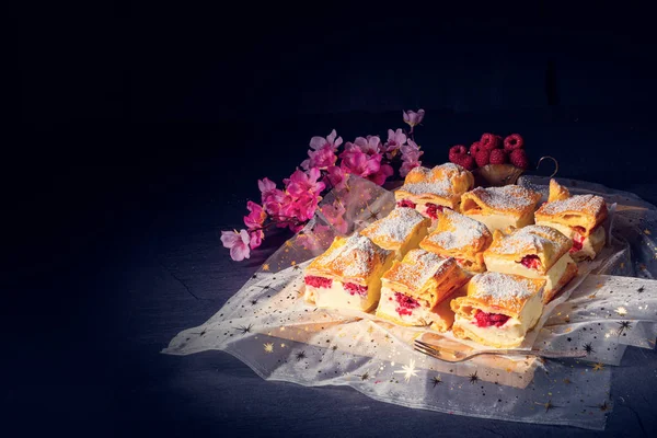 Karpatka - um delicioso bolo de pudim polonês — Fotografia de Stock