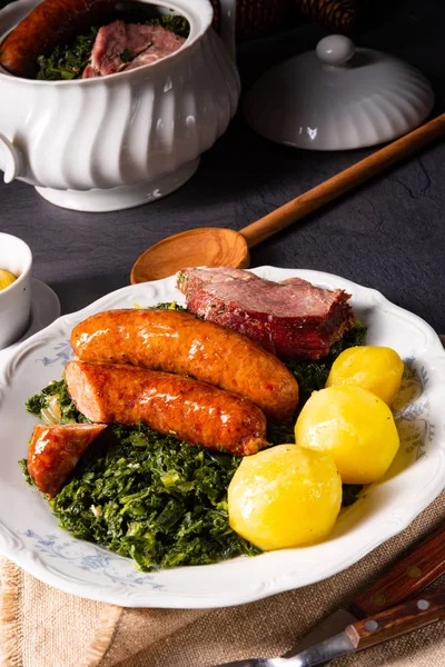 Couve oldenburg com salsicha pinkel e kassler — Fotografia de Stock