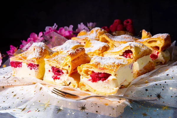 Karpatka - a delicious Polish pudding cake — Stock Photo, Image