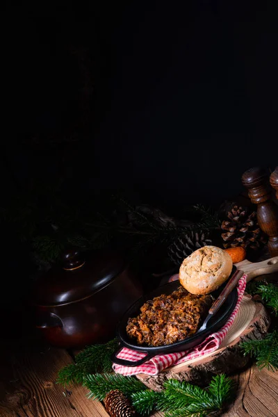 Polish bigos with sausage and dried plum — Stock Photo, Image