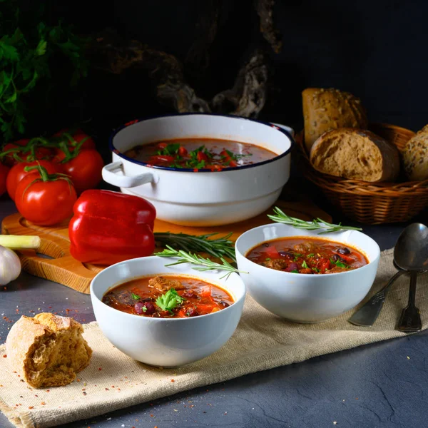 Kryddig mexikansk stil nötkött med bönor — Stockfoto