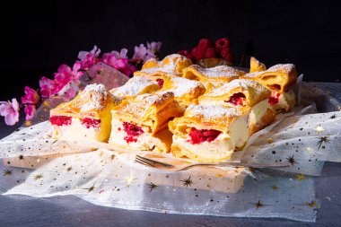 Karpatka. Lezzetli bir Polonya pudingi.