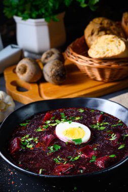 Yumurtalı pancar çorbası.