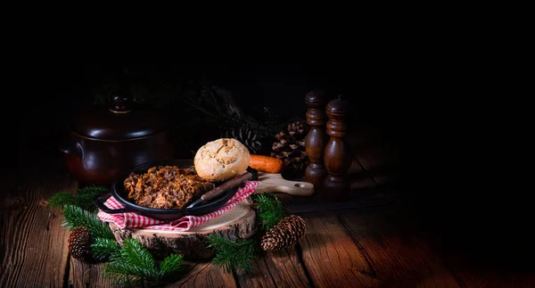 Polish bigos with sausage and dried plum — Stock Photo, Image