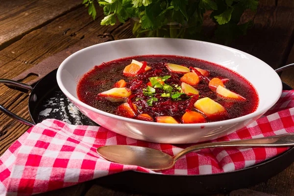Delicious beetroot borscht with egg — Stock Photo, Image