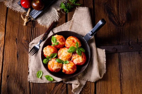 Leckeres Rote Bete Borschtsch mit Ei — Stockfoto