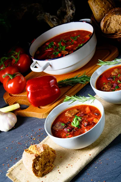 Kryddig mexikansk stil nötkött med bönor — Stockfoto