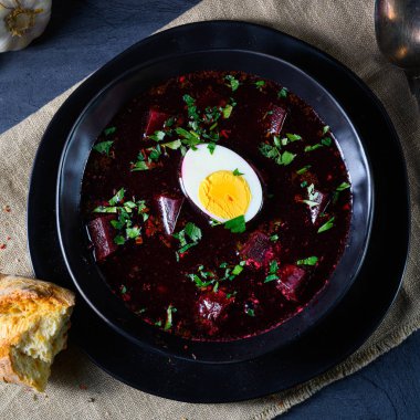 Yumurtalı pancar çorbası.