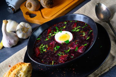 Yumurtalı pancar çorbası.