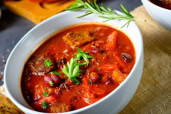 Spicy Mexican style beef with beans — Stock Photo, Image