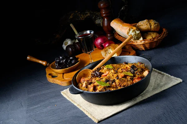 A real Polish 'Bigos,'after an old recipe with dried plums and w — Stock Photo, Image