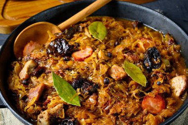 Gerçek bir Polonyalı 'Bigos', kurutulmuş erikli eski bir tariften sonra ve...