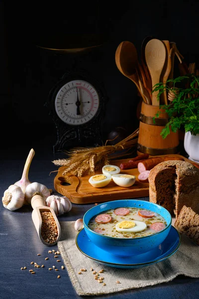 Pasen in het Pools: zure meelsoep voor het paasontbijt (Żurek) — Stockfoto