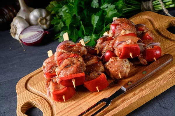 Shish Kebab Crudo Con Varias Verduras — Foto de Stock