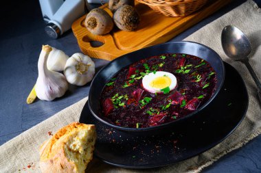 Yumurtalı pancar çorbası.