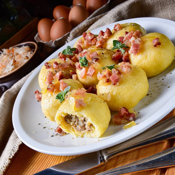 Bolinhos Poloneses Com Recheio Chucrute Carne Cogumelo — Fotografia de Stock