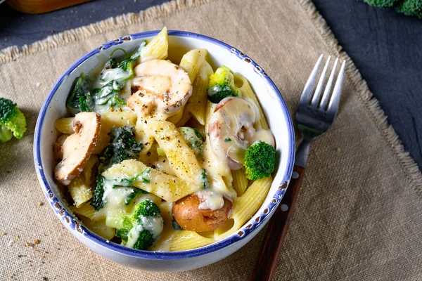 Real Pasta Mushrooms Spinach Broccoli — Stock Photo, Image