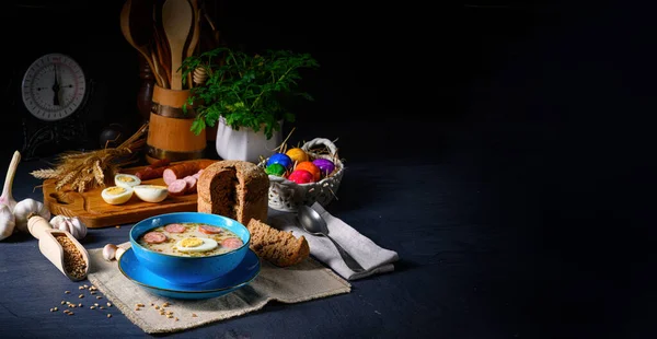 Ostern auf Polnisch: Sauermehlsuppe zum Osterfrühstück — Stockfoto