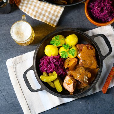 Snirtje rostosu Doğu Frizya ve Papen 'den bir domuz spesiyalidir.