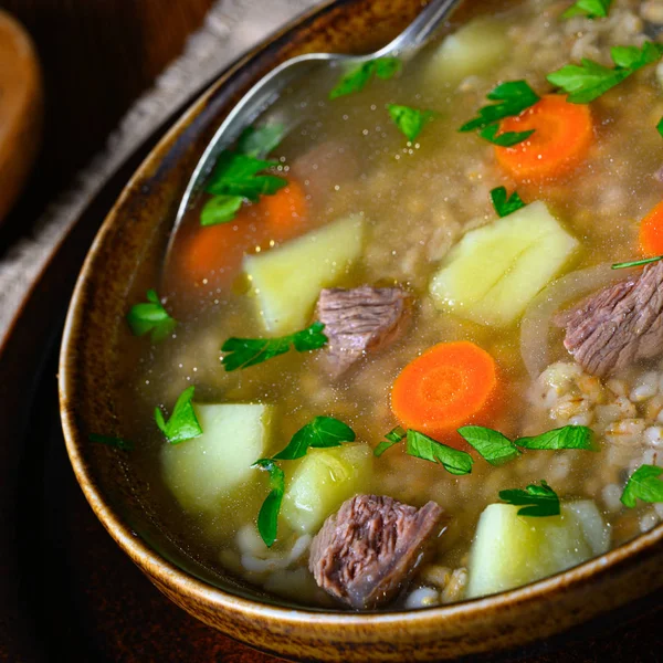 Krupnik una deliciosa sopa de cebada polaca — Foto de Stock