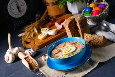 Lehçe Paskalya: Paskalya kahvaltısı için ekşi un çorbası