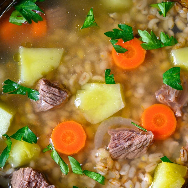 Krupnik eine köstliche polnische Gerstensuppe — Stockfoto