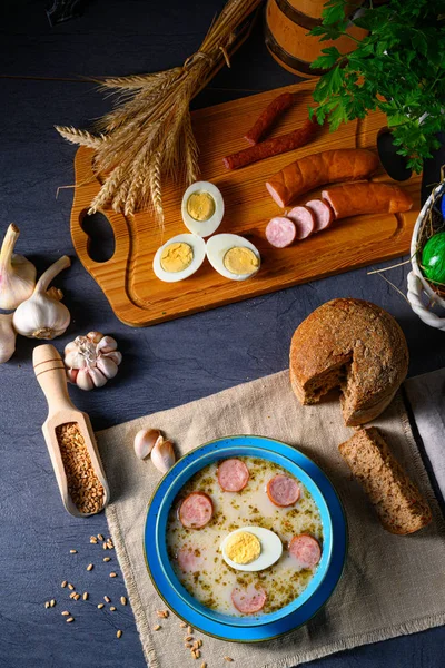 Semana Santa en polaco: sopa de harina agria para el desayuno de Pascua — Foto de Stock