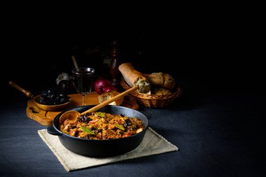 Gerçek bir Polonyalı 'Bigos', kurutulmuş erikli eski bir tariften sonra ve...