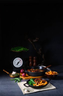 Fasulyeli kaburga ve patates.