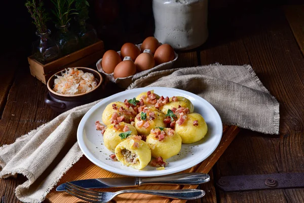 Boulettes Polonaises Avec Garniture Viande Choucroute Aux Champignons — Photo