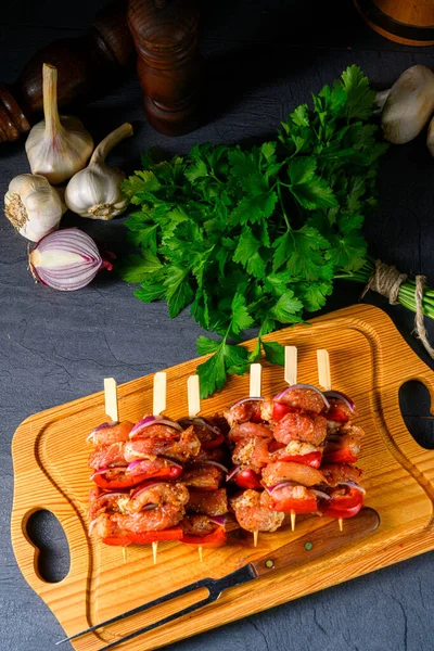 Rauwe Shish Kebab Met Diverse Groenten — Stockfoto