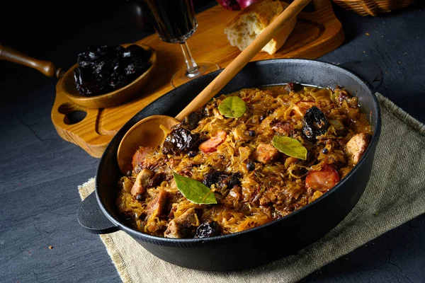 Verdadero Polaco Bigos Después Una Vieja Receta Con Ciruelas Secas —  Fotos de Stock