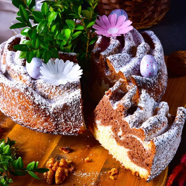 Polnischer Osterkuchen Mit Nüssen Und Schokolade — Stockfoto