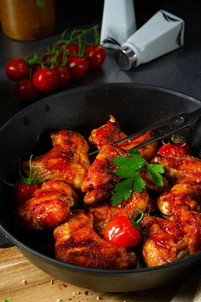 Alitas Pollo Picantes Miel Con Cuñas Patata —  Fotos de Stock