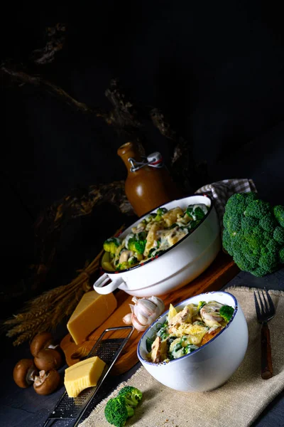 Pastas Reales Con Setas Espinacas Brócoli —  Fotos de Stock