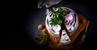 Fındıklı ve çikolatalı Polonya Paskalya pastası