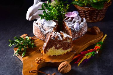 Fındıklı ve çikolatalı Polonya Paskalya pastası