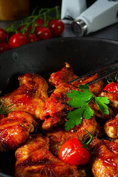 Alitas Pollo Picantes Miel Con Cuñas Patata —  Fotos de Stock