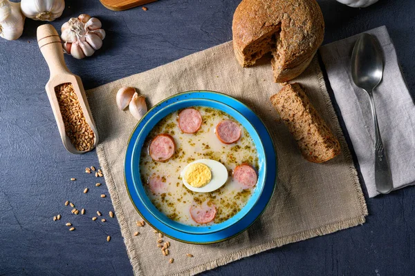 ポーランド語でイースター イースターの朝食のためのサワー小麦粉スープ ウーク — ストック写真