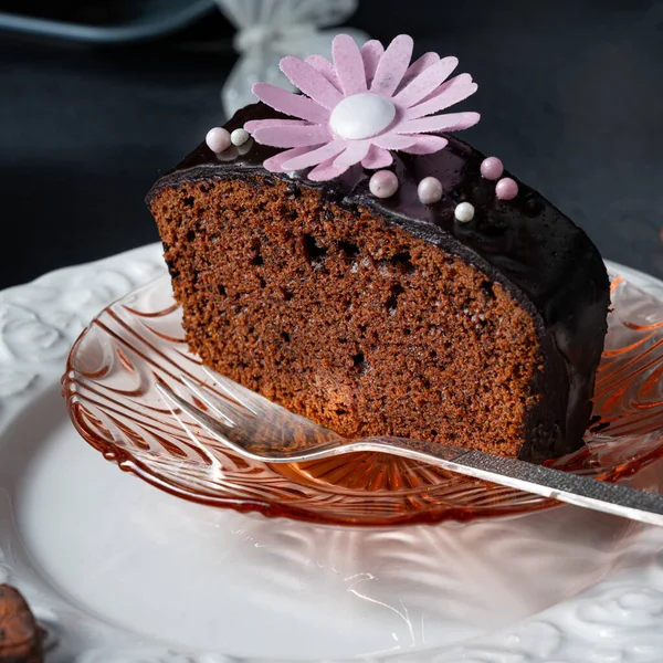 美味的自制多汁巧克力蛋糕 — 图库照片