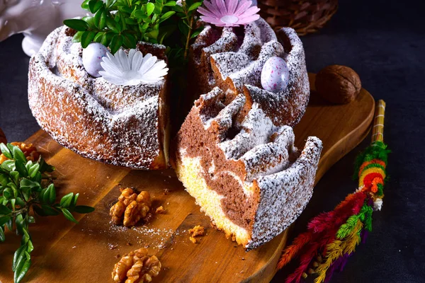 Bolo Páscoa Polonês Com Nozes Chocolate — Fotografia de Stock