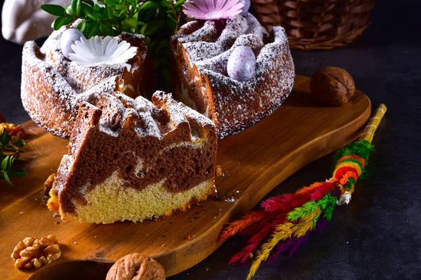 Polnischer Osterkuchen Mit Nüssen Und Schokolade — Stockfoto