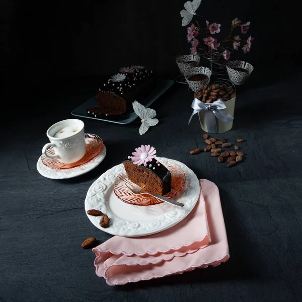 Heerlijke Zelfgemaakte Sappige Chocoladetaart — Stockfoto