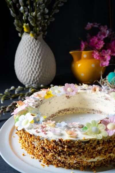 Perfect Cake Wreath Easter Table — Stock Photo, Image