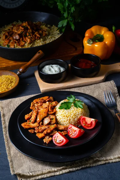 Bulgur Com Carne Frita Iogurte — Fotografia de Stock