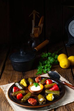 Yaprak Sarmasi - Pirinç dolu kırsal asma yaprakları