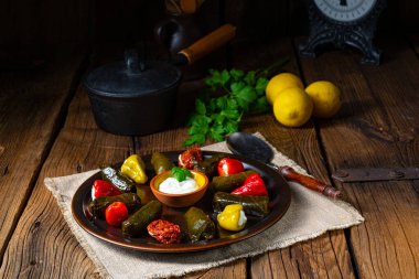 Yaprak Sarmasi - Pirinç dolu kırsal asma yaprakları