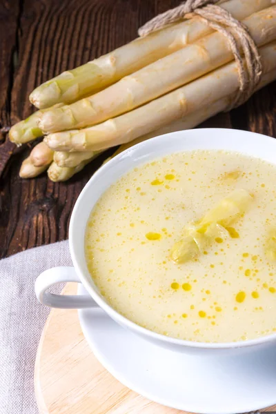 Leckere Frühlingsspargelsuppe — Stockfoto